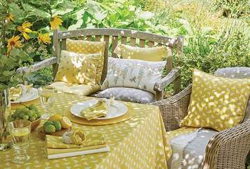 Bee tablecloth ochre (130x230cm) - Walton & Co 