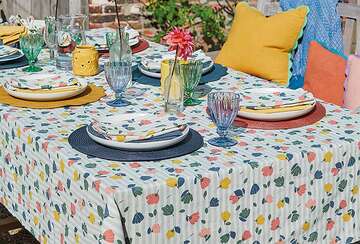 Tulip tablecloth (100x100cm) - Walton & Co 