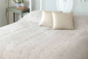 Victoria quilt king oyster (260x260cm) - Walton & Co 