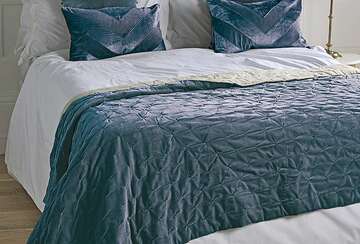 Velvet bedspread navy - Walton & Co 
