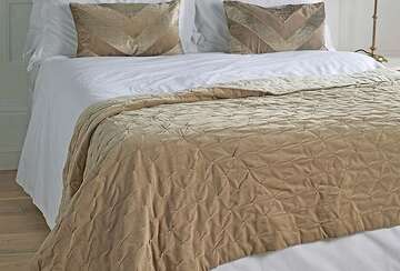 Velvet bedspread taupe - Walton & Co 